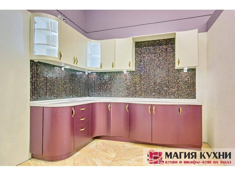 кухня с плавными линиями в Сочи