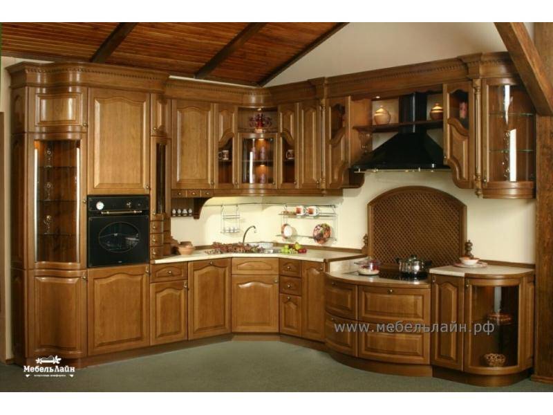 классическая кухня из массива дерева в Сочи