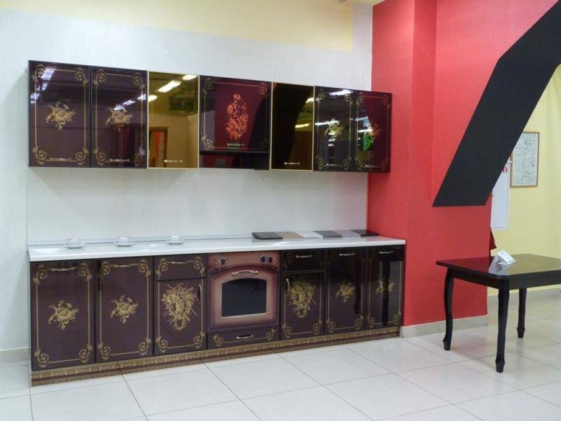 кухня прямая с рисунком из золота в Сочи
