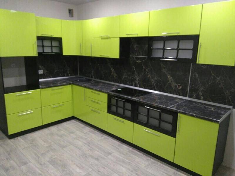 зеленый кухонный гарнитур в Сочи