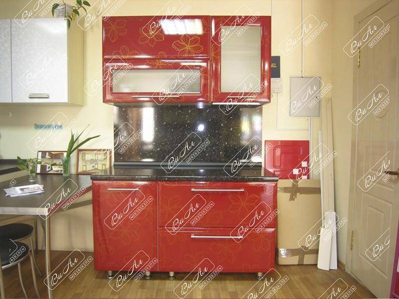 кухня красная с цветами в Сочи