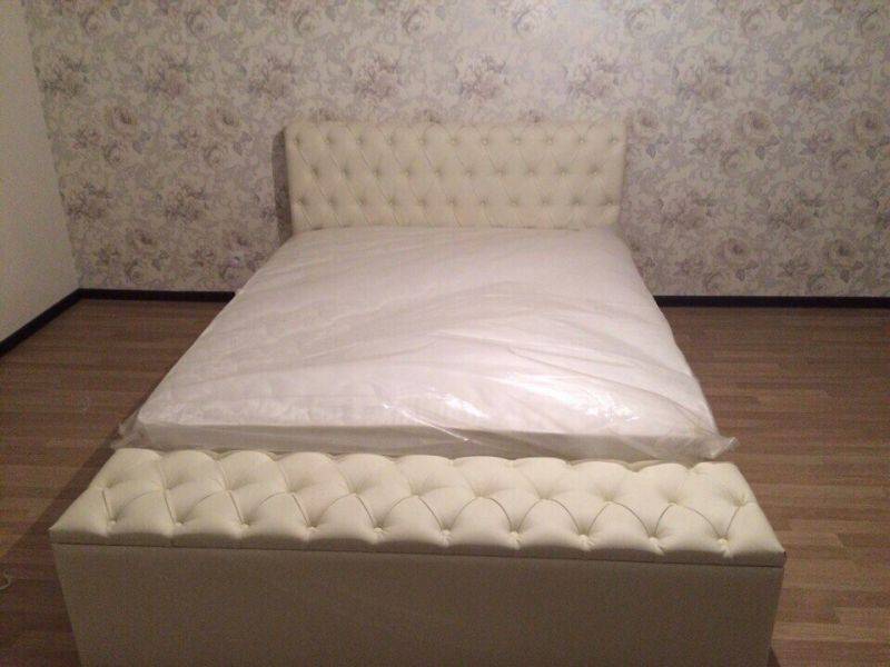 кровать белая в Сочи