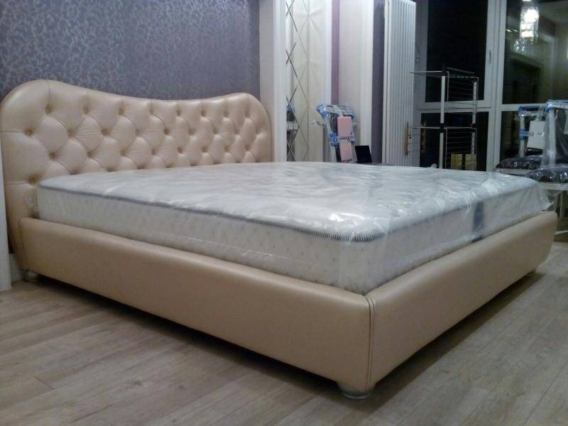 двуспальная кровать в Сочи