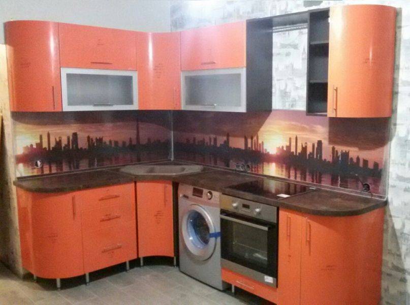 угловая кухня с радиусными фасадами мдф в Сочи