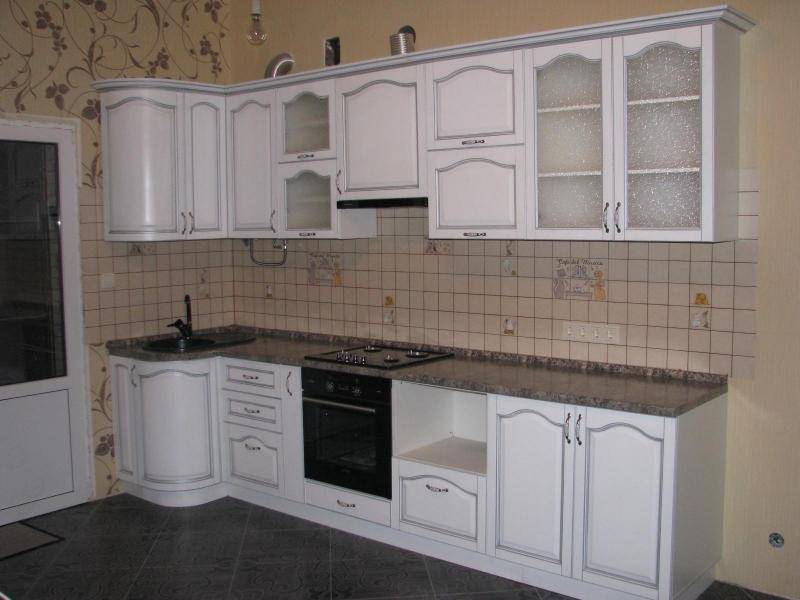 угловая классическая кухня в Сочи