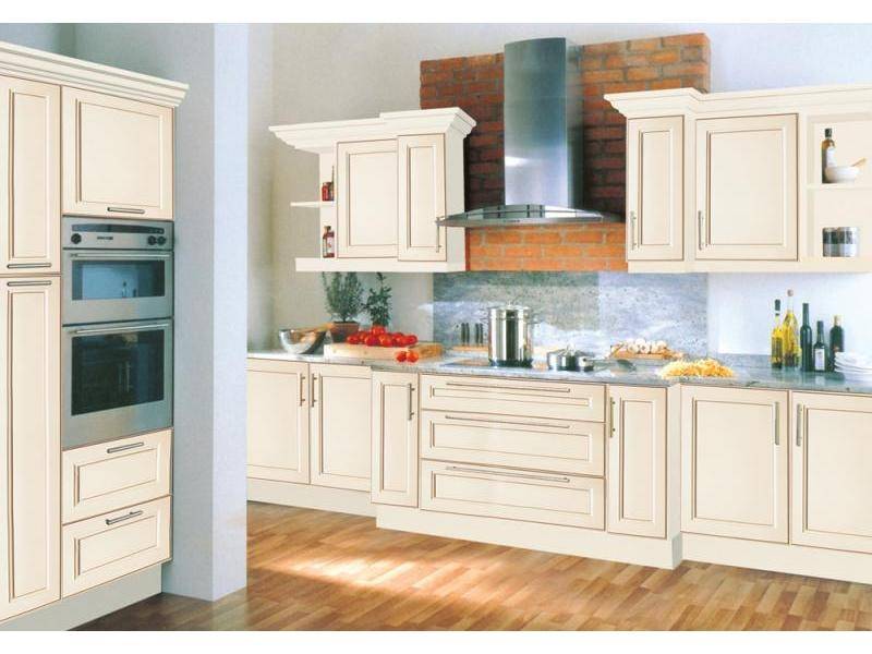 светлая кухня аттико в Сочи