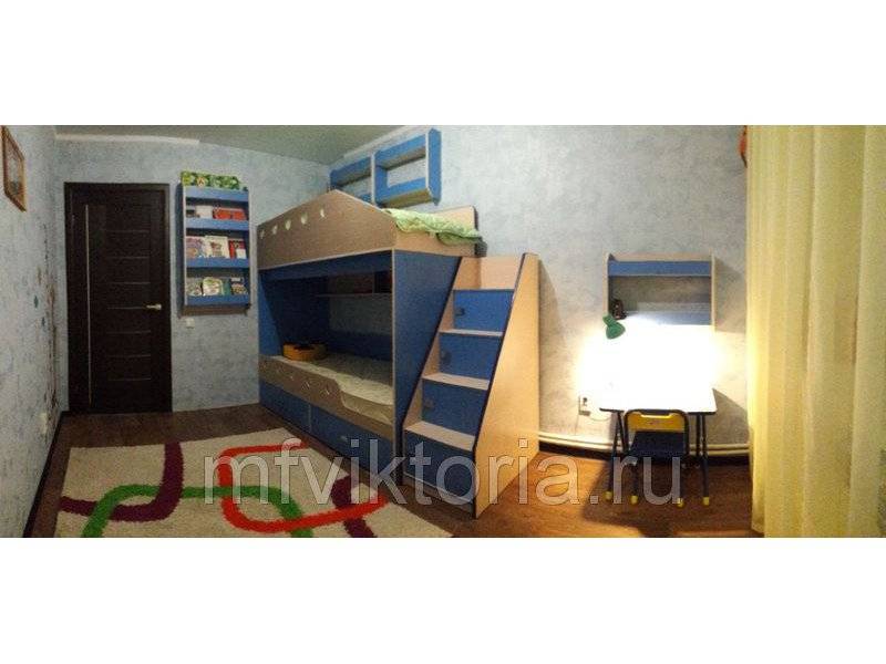 двухэтажная кровать с полками в Сочи