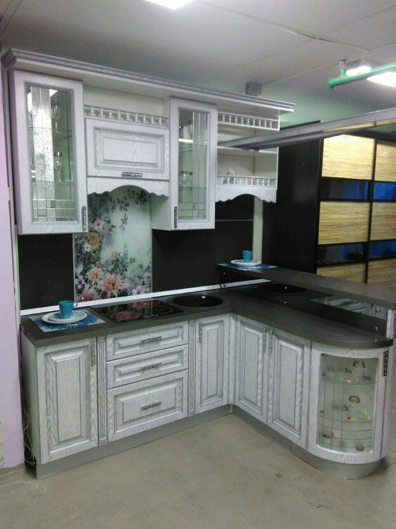кухонный гарнитур с нанесением патины в Сочи