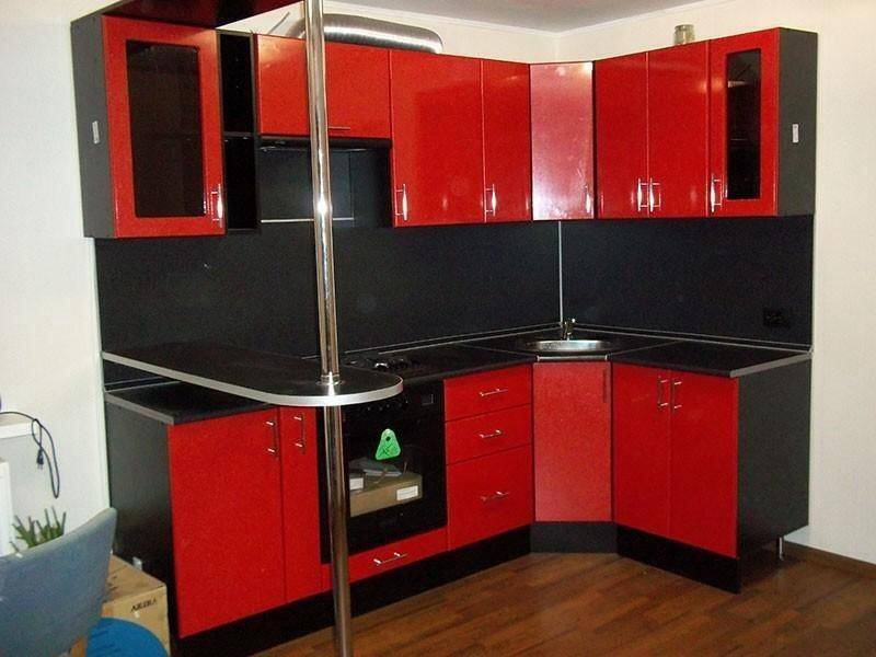 угловая красная кухня в Сочи