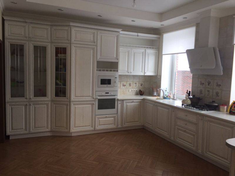классическая белая кухня в Сочи