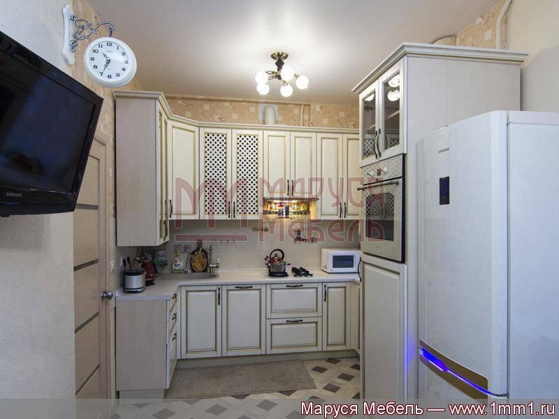 кухня угловая кантри массив в Сочи