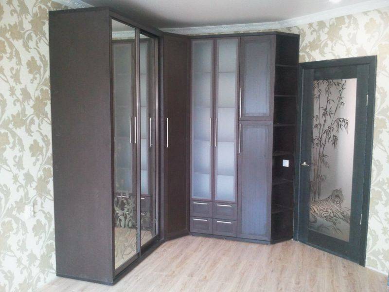 большой угловой шкаф в коридор в Сочи
