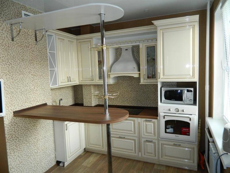 светлая угловая кухня в Сочи
