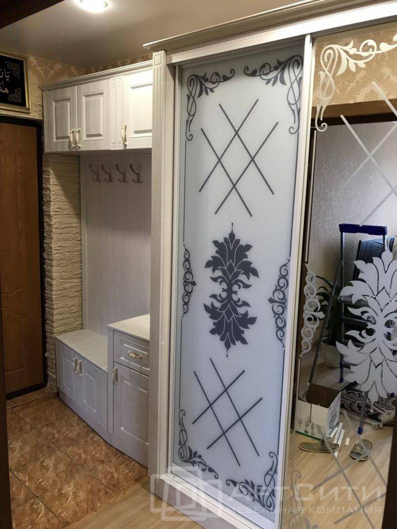 светлая прихожая в Сочи