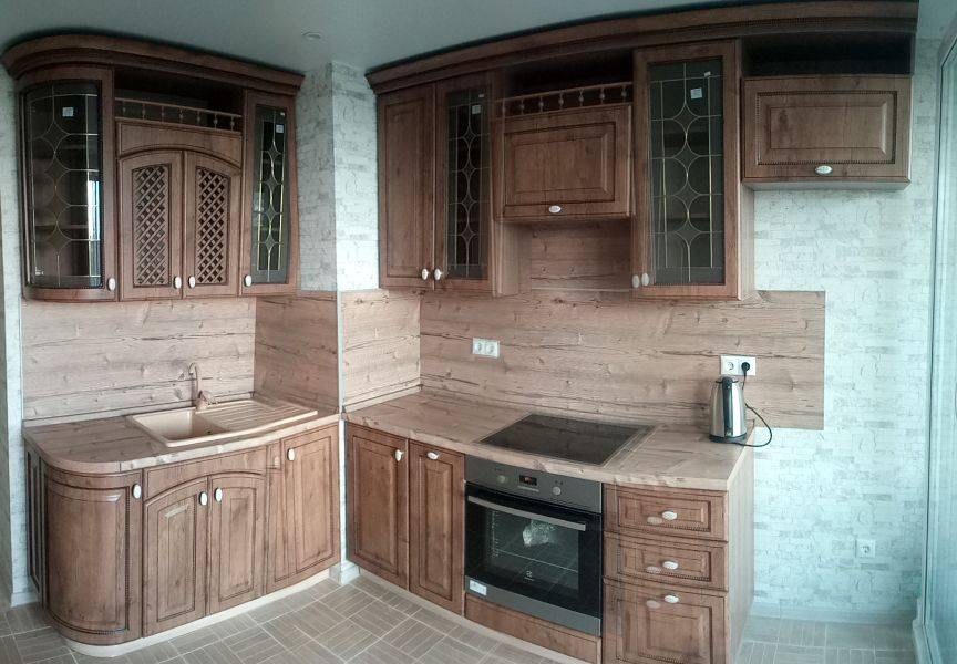 компактная кухня в классическом стиле в Сочи