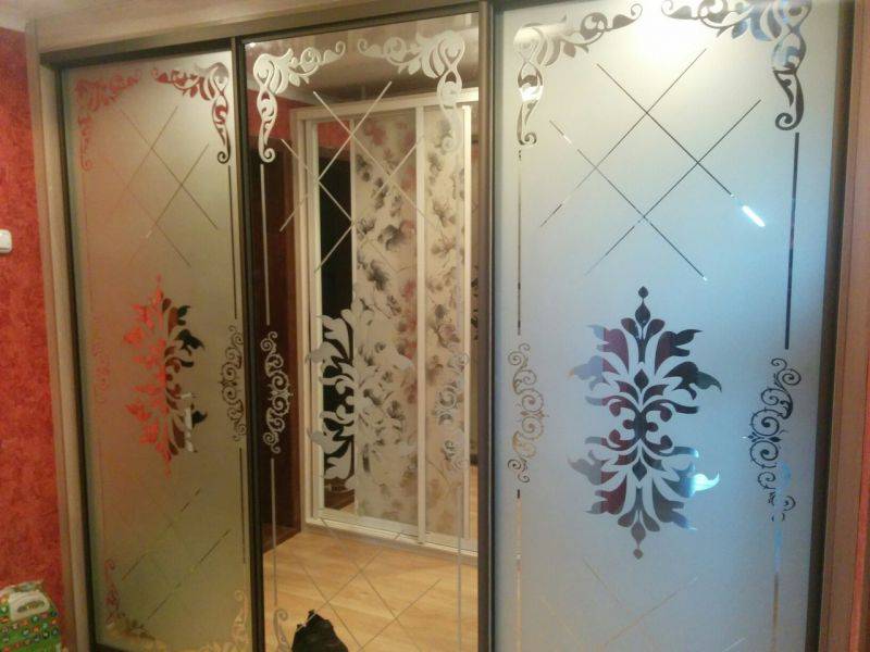 красивый шкаф-купе в прихожую в Сочи