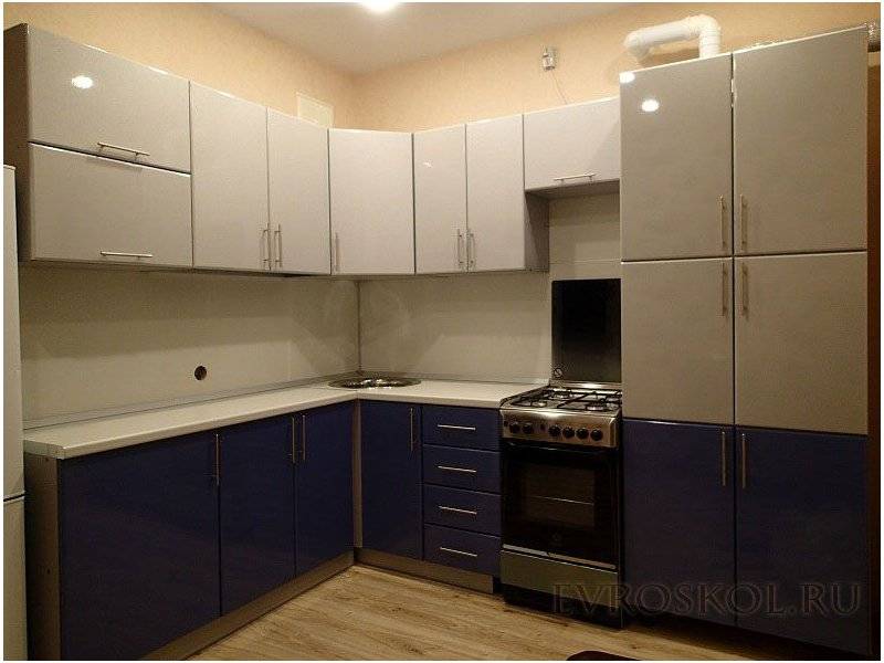 красивая угловая кухня в Сочи