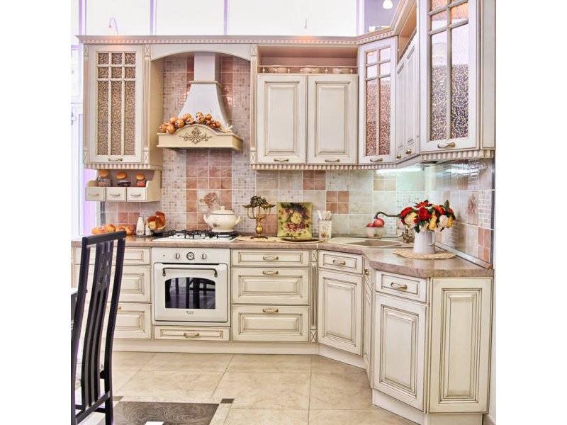 изящная угловая кухня патина в Сочи