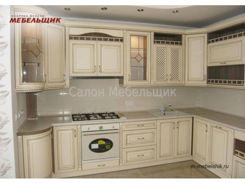 кухня с фасадами из массива ольхи в Сочи