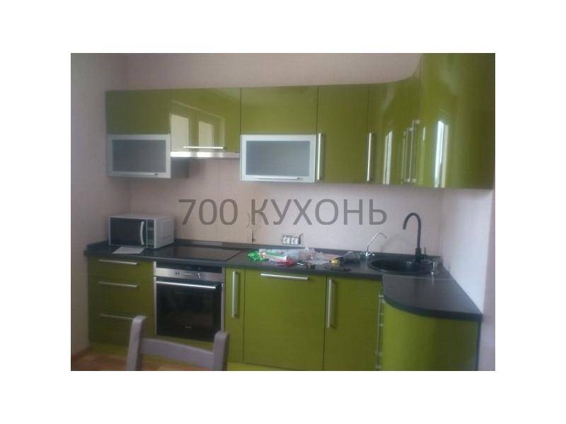 зеленая угловая кухня в Сочи