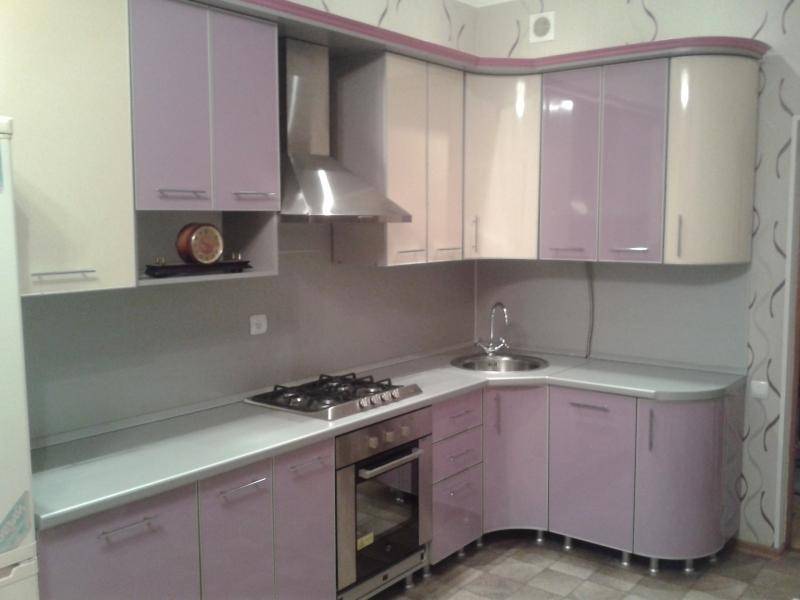 светлая кухня из пластика в Сочи