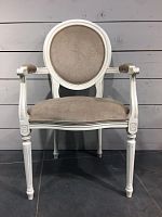 кресло с овальной спинкой «медальон», фасад снежный антик, ткань velvet lux 51 в Сочи