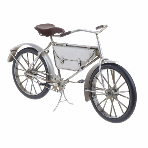 модель bicycle серебристого цвета в Сочи